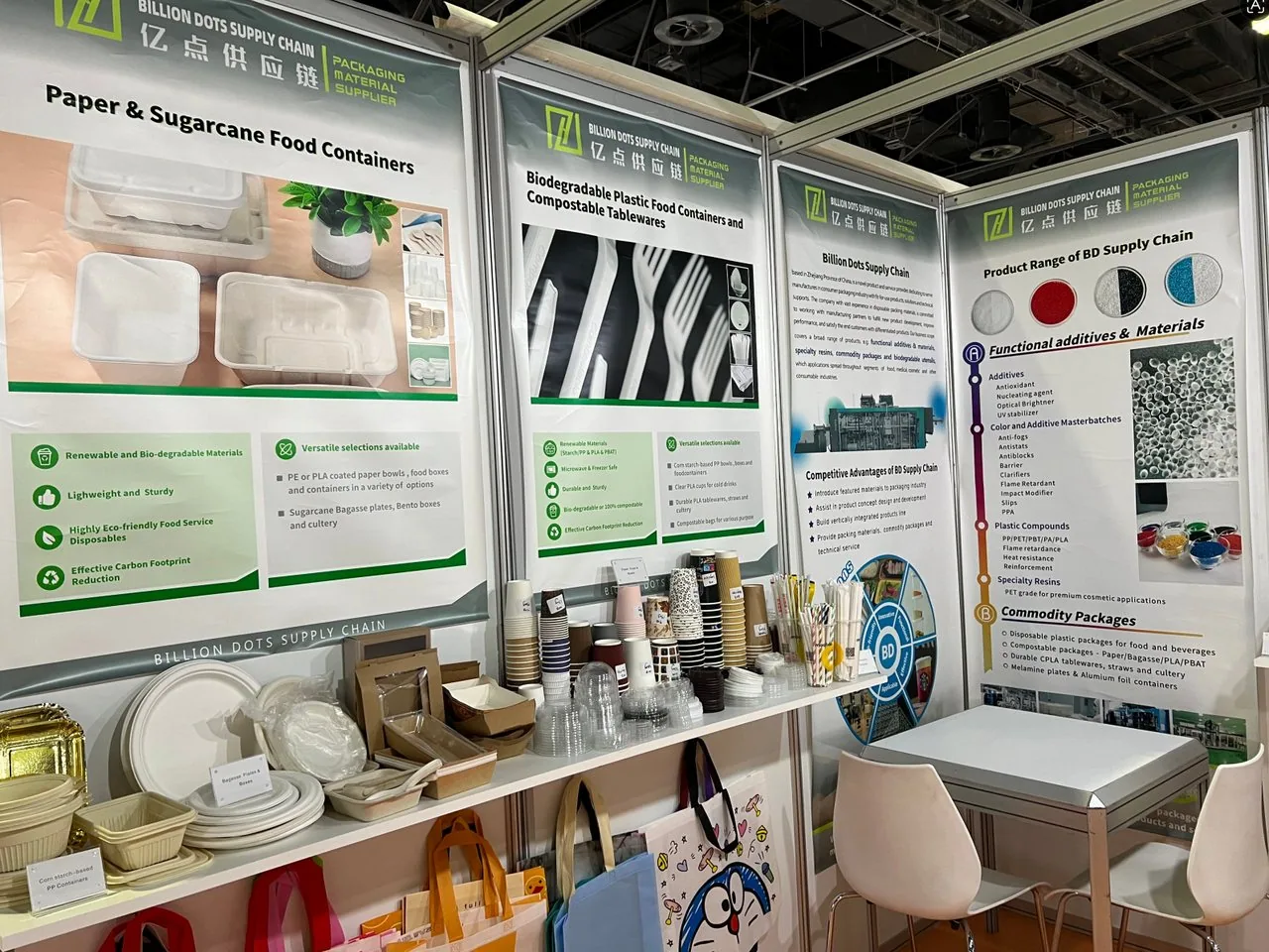 Billion Dots sustainable food packaging display at the 15th China Homelife UAE Expo 2023, Dubai — bagasse containers, paper cups and takeaway boxes